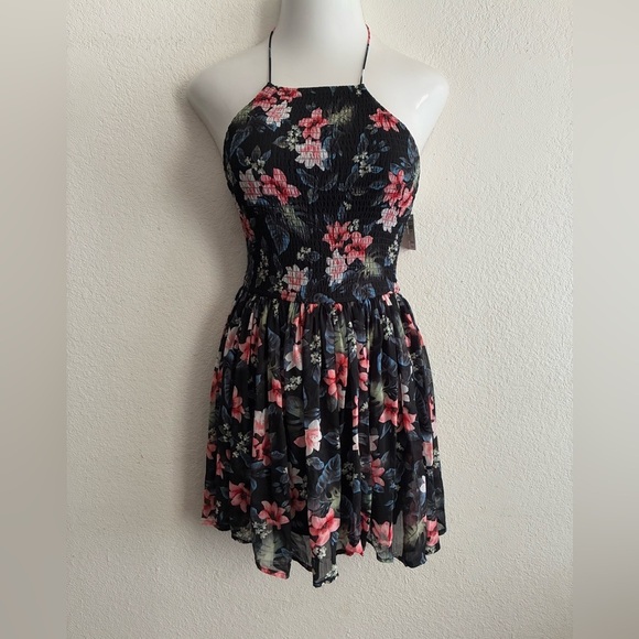 🆕Hollister Black Floral Halter Dress SX🆕 - Picture 2 of 13
